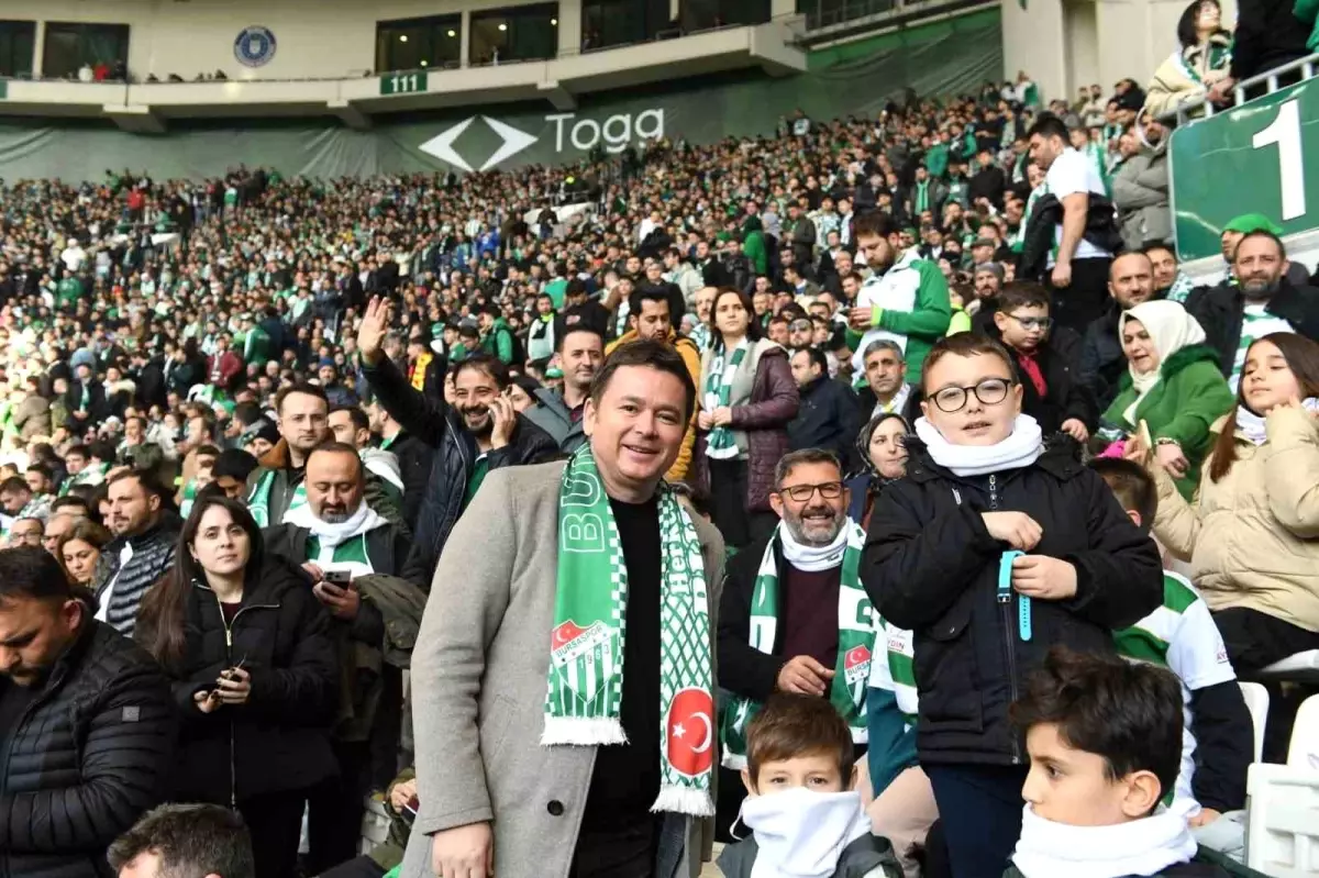 Osmangazi Belediye Başkanı, 70 Çocuğu Bursaspor Maçına Götürdü