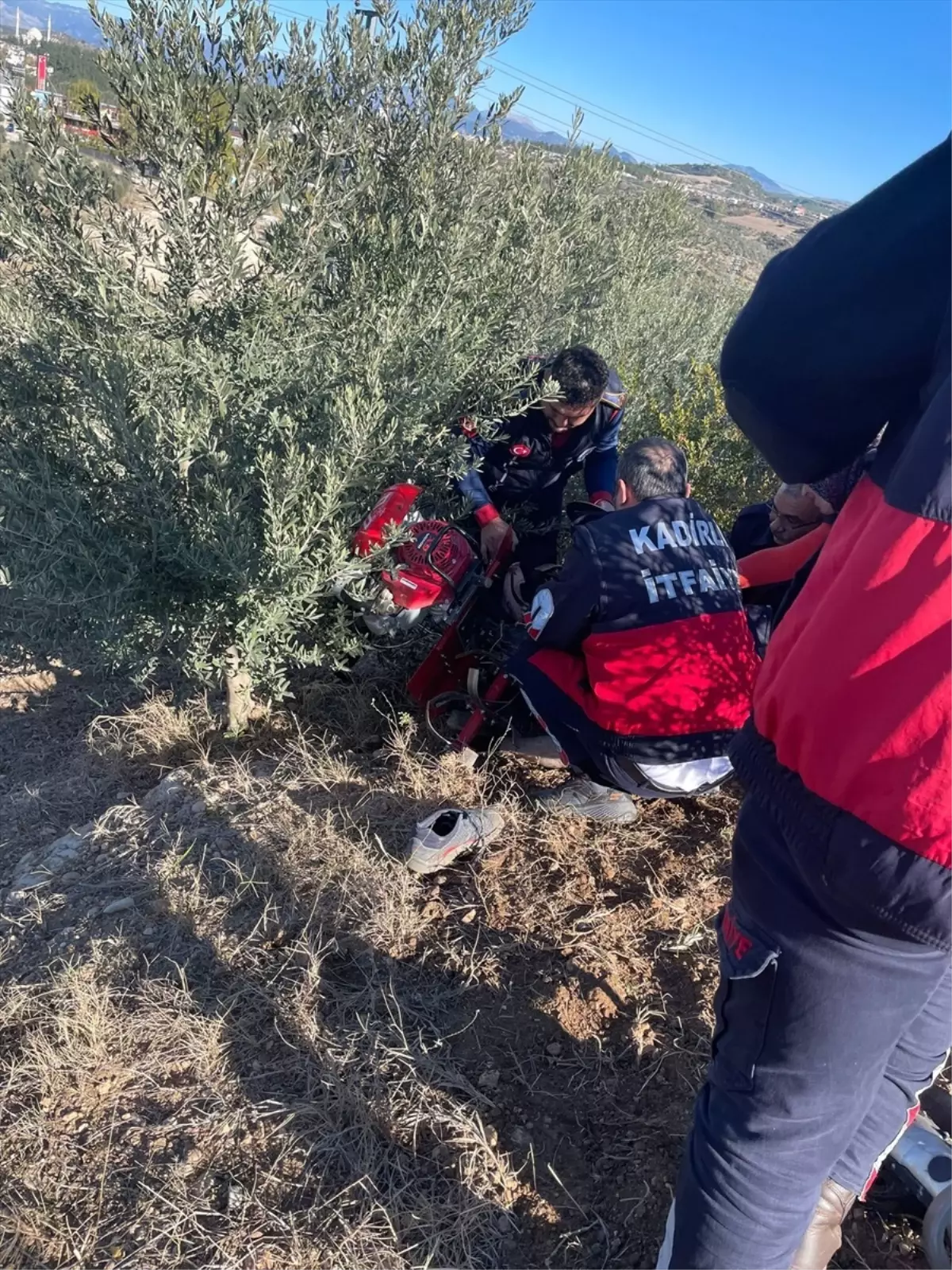 Osmaniye’de bacağını çapa makinesine kaptıran kişi yaralandı