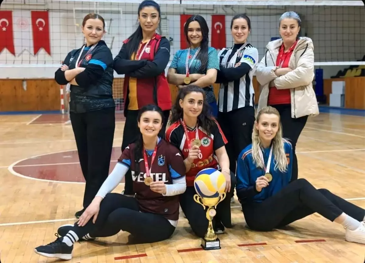 Bayburt Kadın Polisi Voleybol Turnuvasında Birinci Oldu!